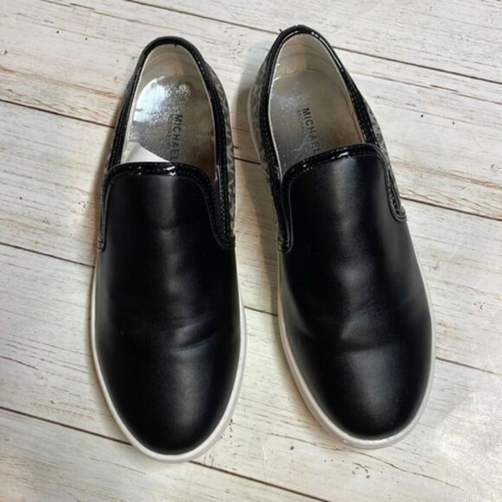 Michael Kors big girls slip on casual shoes. Black/silver. Size 4